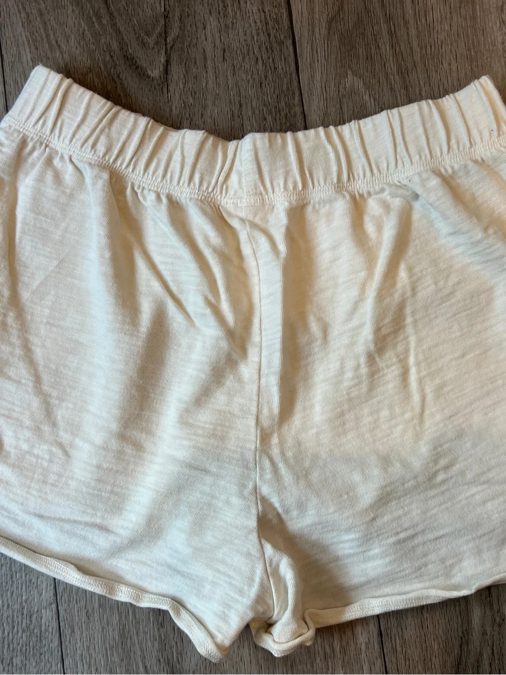 PINK Victoria’s Secret Ivory Lounge Shorts Women’s M Elastic Waist Dolphin Hem